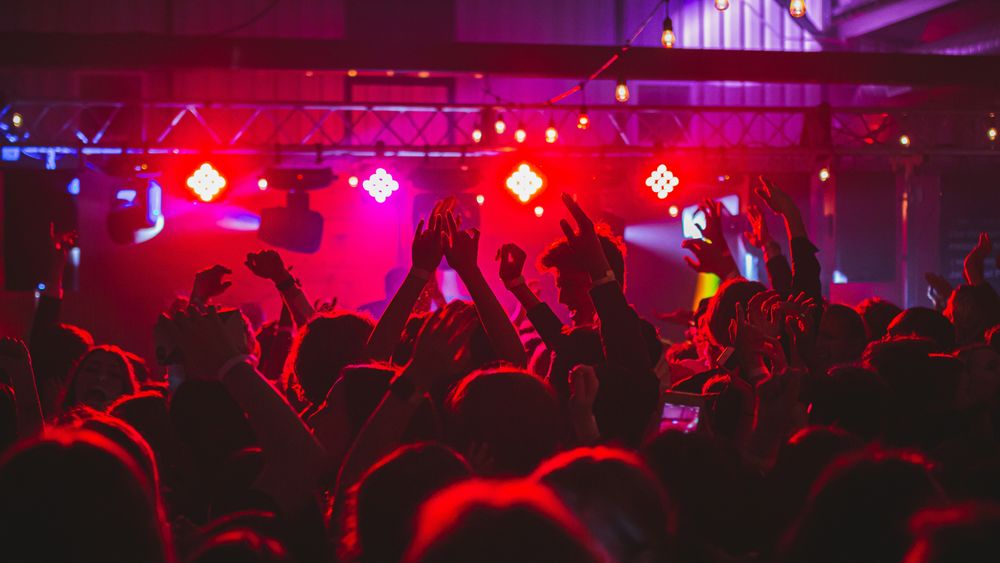 Ce faci &icirc;n weekendul 14-15 februarie 2026. Evenimentele pe care nu trebuie să le ratezi de Valentine&rsquo;s Day! La ce concerte, spectacole, expoziții și t&acirc;rguri poți să mergi cu persoana iubită?