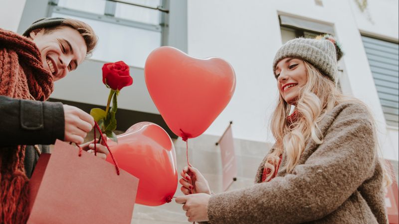 Mesaje de Valentine's Day 2026. Idei de urări și felicitări pentru persoana iubită: &bdquo;Fiecare zi alături de tine este o poveste de iubire mai frumoasă dec&acirc;t orice basm. Ești darul cel mai frumos pe care viața mi l-a oferit. La mulți ani!&rdquo;
