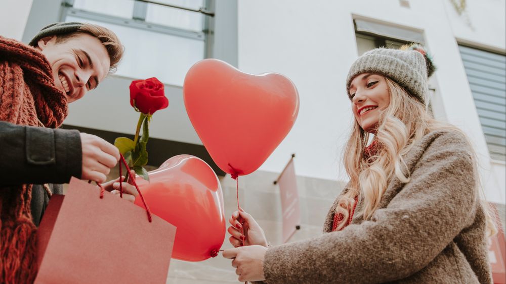 Mesaje de Valentine's Day 2026. Idei de urări și felicitări pentru persoana iubită: &bdquo;Fiecare zi alături de tine este o poveste de iubire mai frumoasă dec&acirc;t orice basm. Ești darul cel mai frumos pe care viața mi l-a oferit. La mulți ani!&rdquo;
