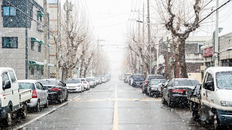 WEEKEND cu precipitații și temperaturi din ce &icirc;n ce mai scăzute! Ce se &icirc;nt&acirc;mplă cu vremea &icirc;ncep&acirc;nd de astăzi? Anunțul făcut de ANM