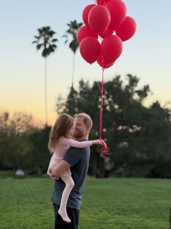 Fotografie rară cu prințul Harry și fiica lui, postată de Meghan Markle de Valentine's Day! Cum au apărut fiul cel mic al regelui Charles al III-lea și prințesa Lilibet &icirc;n mediul online?