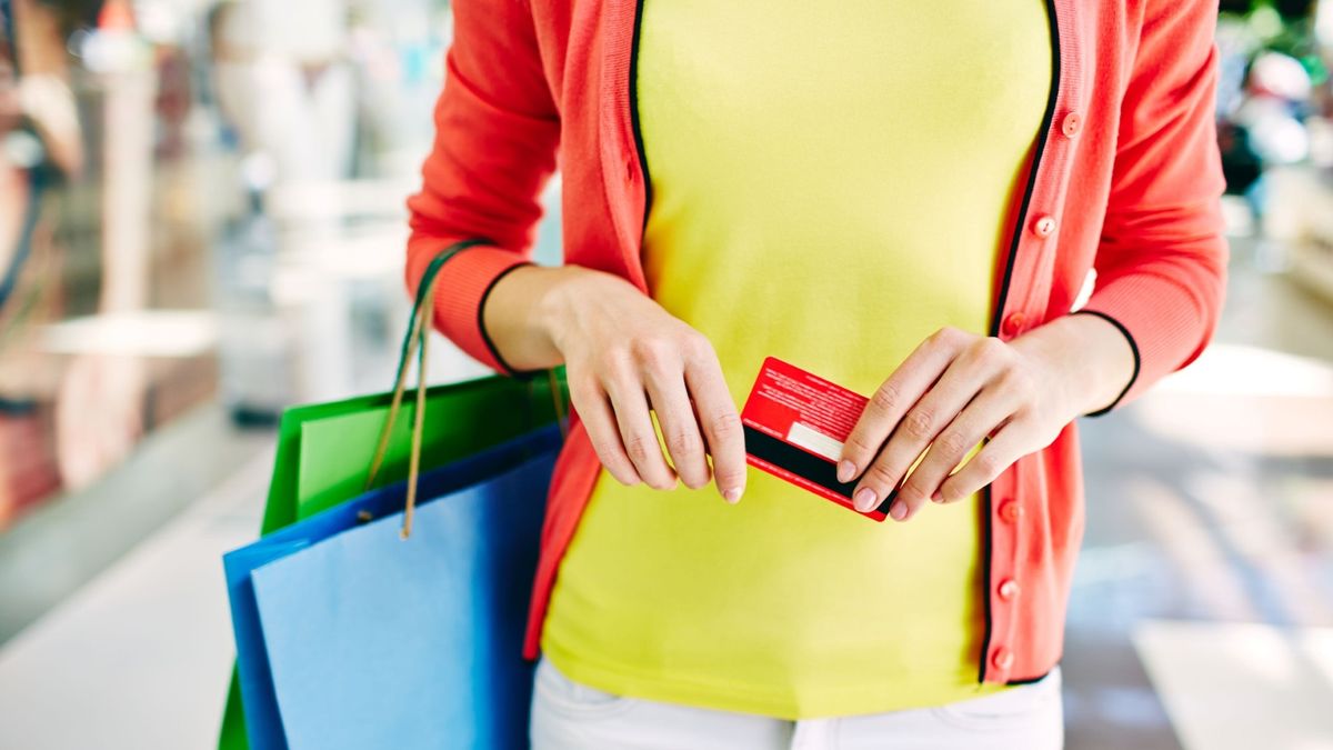 Mai poți folosi cardul de cumpărături dacă ai efectuat deja o achiziție &icirc;n rate fără dob&acirc;ndă? Trucuri simple pentru plăți relaxate