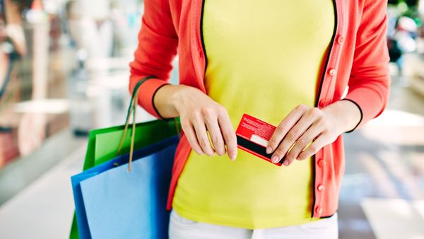 (P)  Mai poți folosi cardul de cumpărături dacă ai efectuat deja o achiziție &icirc;n rate fără dob&acirc;ndă? Trucuri simple pentru plăți relaxate