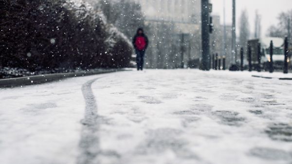 ALERTĂ METEO! Vremea rece se menține &icirc;n mai multe zone ale Rom&acirc;niei. ANM anunță precipitații, strat consistent de zăpadă, intensificări ale v&acirc;ntului și viscol