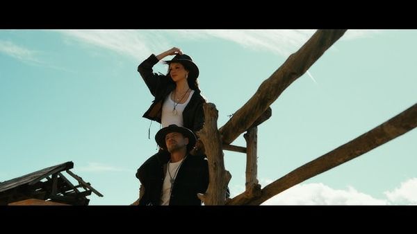 Cleopatra și Pavel Stratan au lansat VIDEOCLIPUL piesei "Anii". Melodia este extrasă de pe albumul "Scena Vieții"