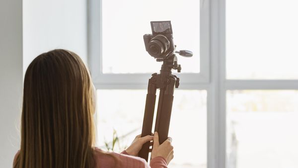 Motivul IREAL pentru care o influenceriță a pierdut instant 140.000 de urmăritori &icirc;n timpul unui LIVE! Reacțiile au curs &icirc;n valuri după ce filtrul pe care &icirc;l folosea a dispărut pentru c&acirc;teva secunde, arăt&acirc;ndu-i adevărata &icirc;nfățișare: &bdquo;Asta e prea de tot&rdquo;