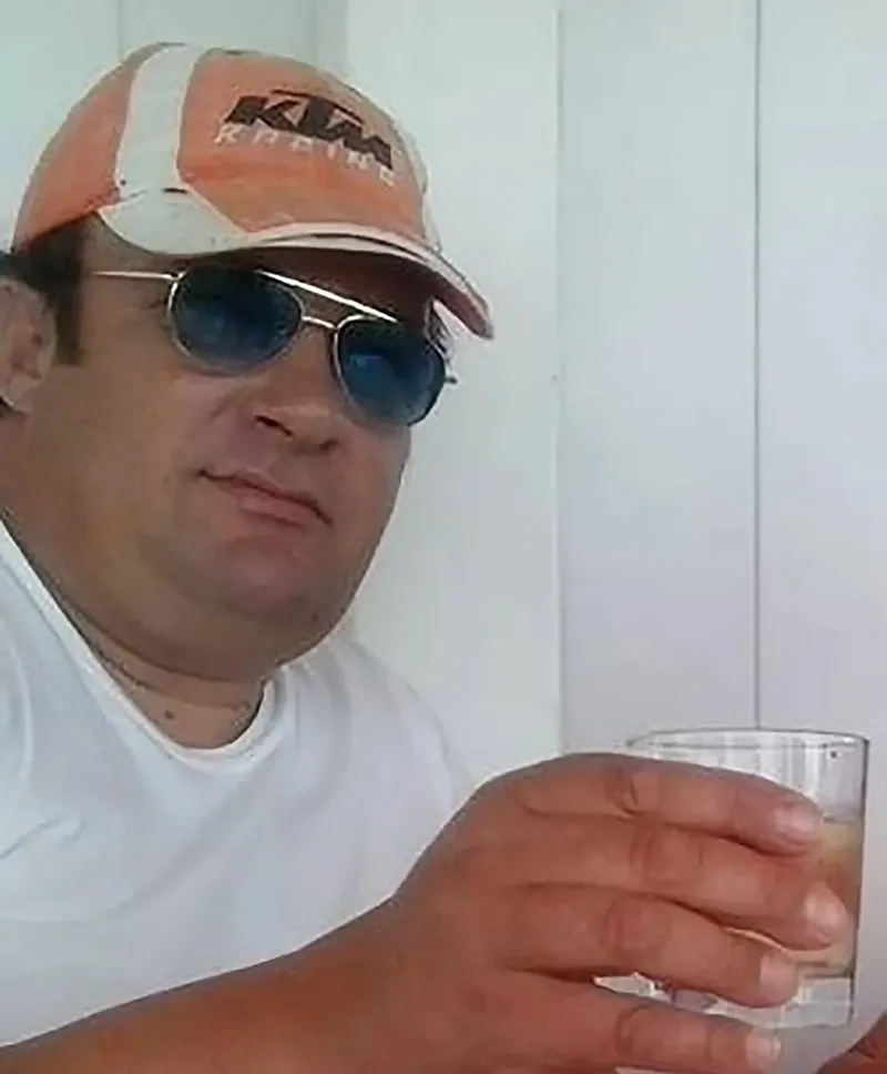 barbat mancat de caini in apartament