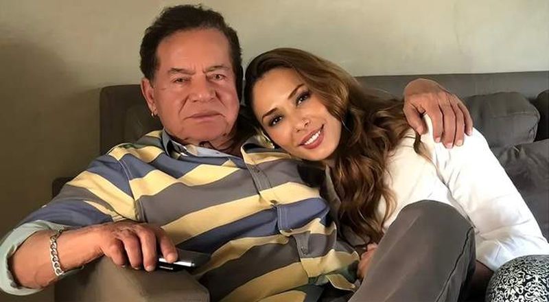 Iulia Vântur a mers să îl vadă pe tatăl lui Salman Khan. Salim Khan este internat în spital
