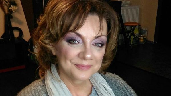 Niciodată NU AI VĂZUT-O AȘA! Carmen Tănase &icirc;ntr-o ipostază rară și surprinzătoare. Diferența este incredibilă, iar fanii sunt deja uimiți. REACȚIILE sunt &icirc;mpărțite, dar un lucru e sigur: toată lumea vorbește despre această APARIȚIE