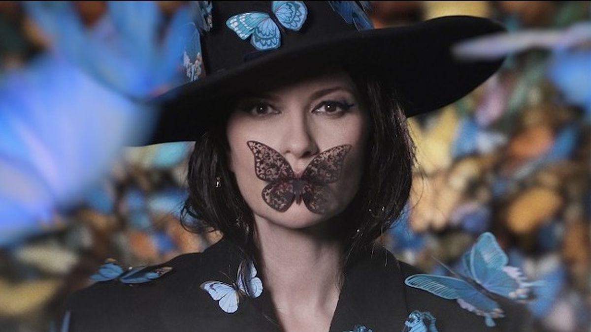 Laura Pausini a lansat  piesa"Mariposa Tecknicolor"