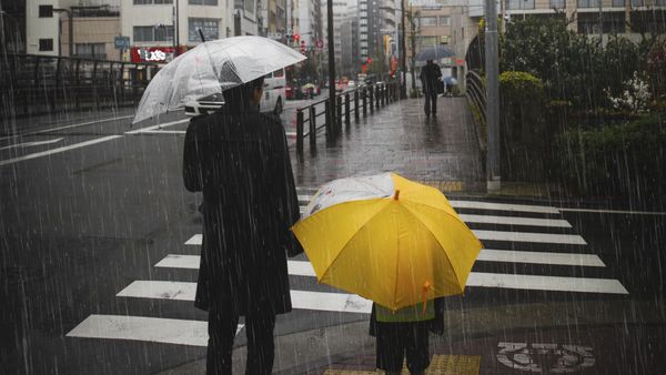 ANM anunță ploi &icirc;n cea mai mare parte a țării! Zonele aflate sub avertizări Cod galben și Cod portocaliu de viscol