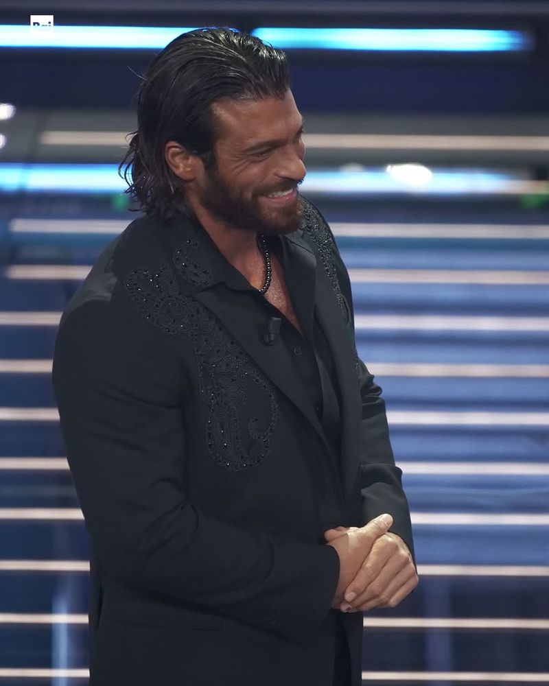 Can Yaman, noul Sandokan este primul co-prezentator al Festivalului de la Sanremo 2026. 