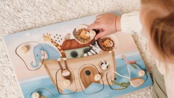 (P) Cum transformăm curiozitatea &icirc;n autonomie la copii prin jocul Montessori