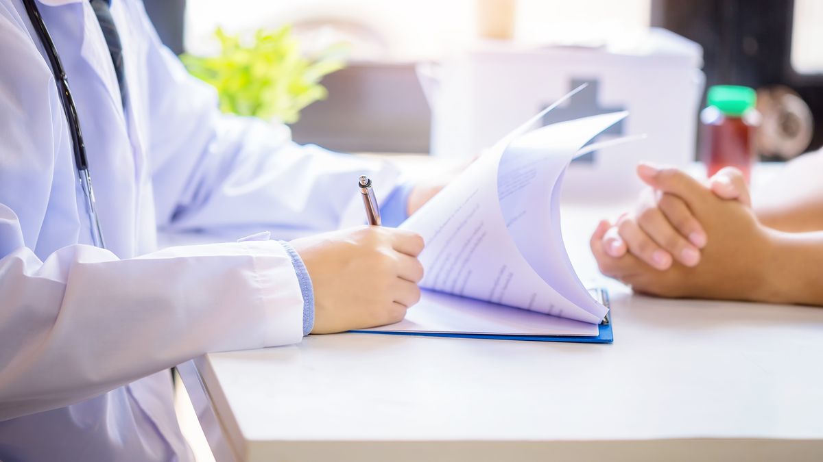 Ce soluție au găsit rom&acirc;nii ca sa evite neplata primei zile de concediu medical