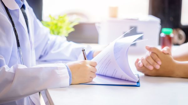 Rom&acirc;nii răm&acirc;n maeştrii improvizației! Ce soluție ingenioasă demnă de premiu au găsit pentru a NU pierde bani din PRIMA ZI DE CONCEDIU MEDICAL: "Te pui cu rom&acirc;nul! Să vezi de acum bolnavi &icirc;n..."