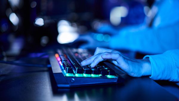 (P) Ascensiunea competițiilor virtuale și expansiunea fenomenului eSports