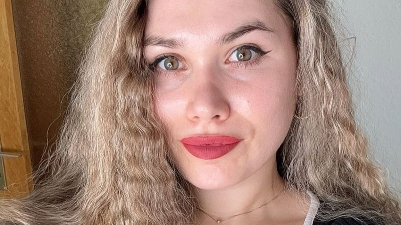 Iubita lui Ionuț intervine &icirc;n cazul Alinei Mădălina. Ce nu s-a văzut pe internet p&acirc;nă acum și CE S-A &Icirc;NT&Acirc;MPLAT cu fetița tiktokeriței, de fapt: "Alina a greșit. Ea a făcut bani cumva pe spatele copilului, iar toate..."