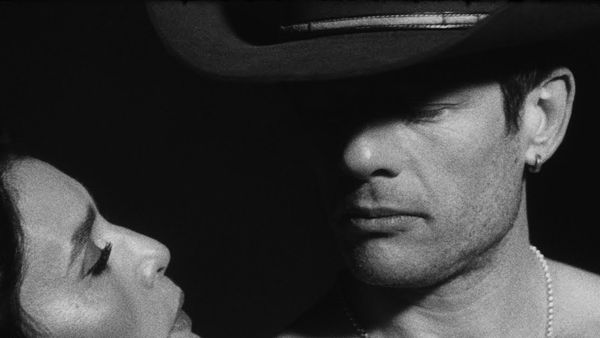 CUM A AJUNS actorul James Norton să apară &icirc;n videoclipul piesei "Ride"? Jessie Ware: "Sunt at&acirc;t de recunoscătoare că a făcut ca acest lucru să se &icirc;nt&acirc;mple. Să fiu sinceră, nu credeam că voi fi..."