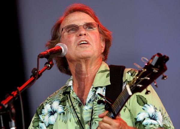 S-a stins din viata o legenda a rock-ului! Joseph "Country Joe" McDonald  a murit din cauza bolii Parkinson