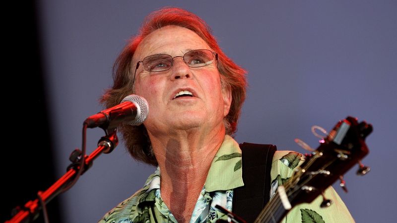 S-a stins din viata o legenda a rock-ului! Joseph "Country Joe" McDonald  a murit din cauza bolii Parkinson