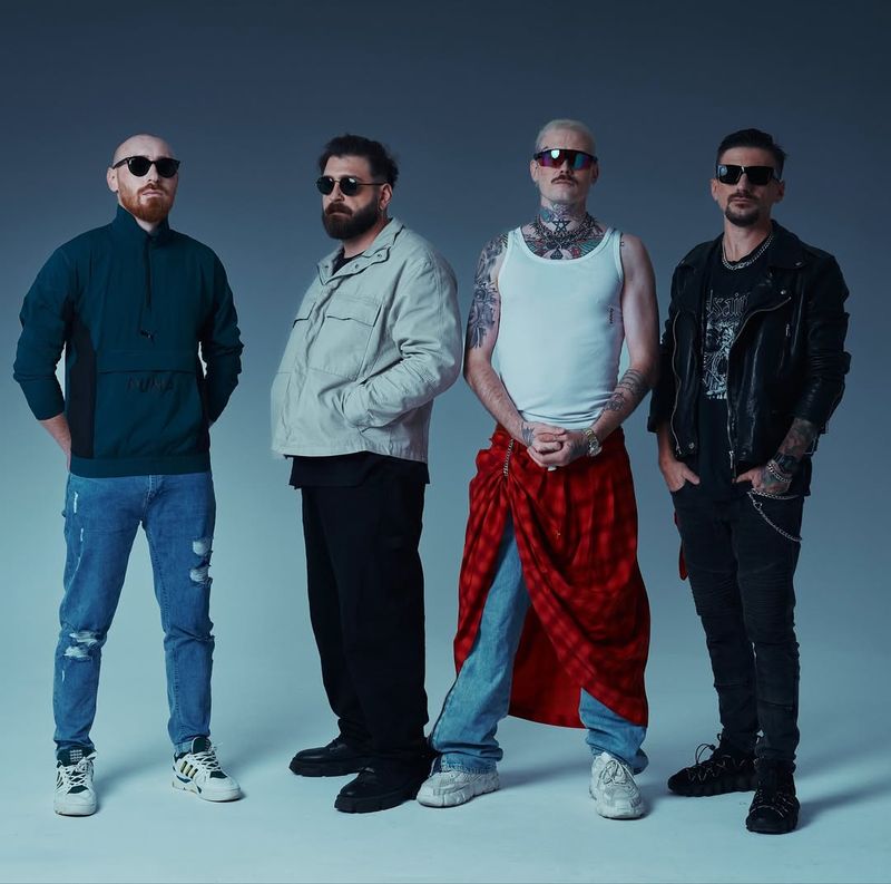 membrii trupei  HVNDS