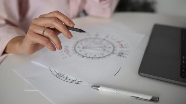 HOROSCOP 11 martie 2026. Se anunță o zi de aur pentru anumite zodii. Unii nativi au parte de o OPORTUNITATE NEAȘTEPTATĂ la job, alții vor primi BONUSURI SURPRIZĂ sau PROMOVĂRI