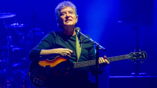 VIDEO Imagini de&nbsp;la priveghiul lui Mugurel Vrabete. Sala Palatului pl&acirc;nge pentru un artist ce va răm&acirc;ne veșnic &icirc;n amintirea tuturor. CINE SUNT ARTIȘTII care au uimit cu prezența lor? Sunt nume pe care nu te așteptai