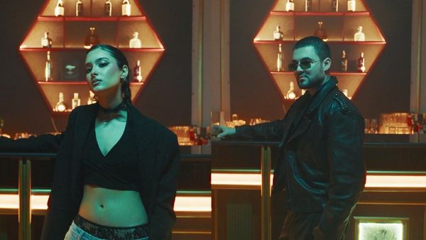 Mario colaborează pentru prima data cu Eva Nicolescu.  Piesa "Doar un sărut" face SENZAȚIE printre fani