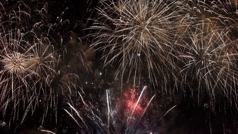 Taxă pe minut pentru artificii &icirc;n București! Capitala renunță la spectacolele pirotehnice și limitează drastic organizarea lor