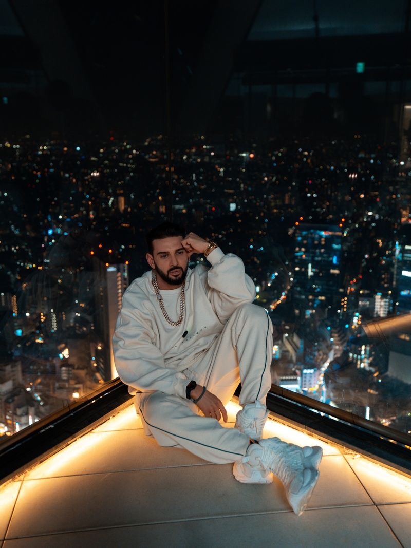 Dorian Popa și-a făcut ținută pentru munca în folosul comunității