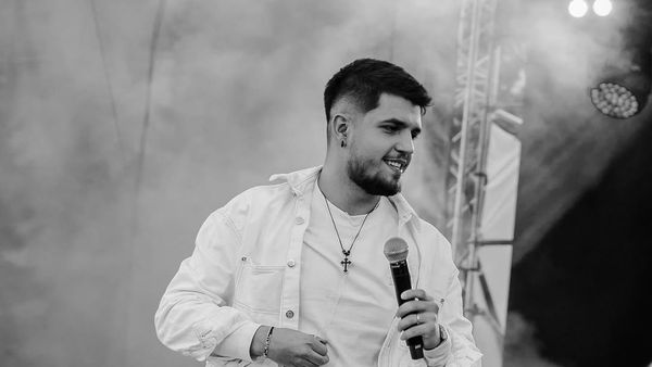 Babasha și-a cumpărat mașina visurilor, apoi i-a făcut același cadou tatălui său