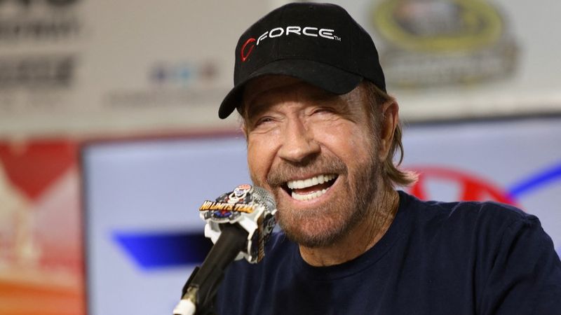 A murit Chuck Norris, legenda filmelor de acțiune: "Și-a trăit viața cu credință, cu un scop precis și cu un devotament de neclintit față de oamenii pe care i-a iubit"