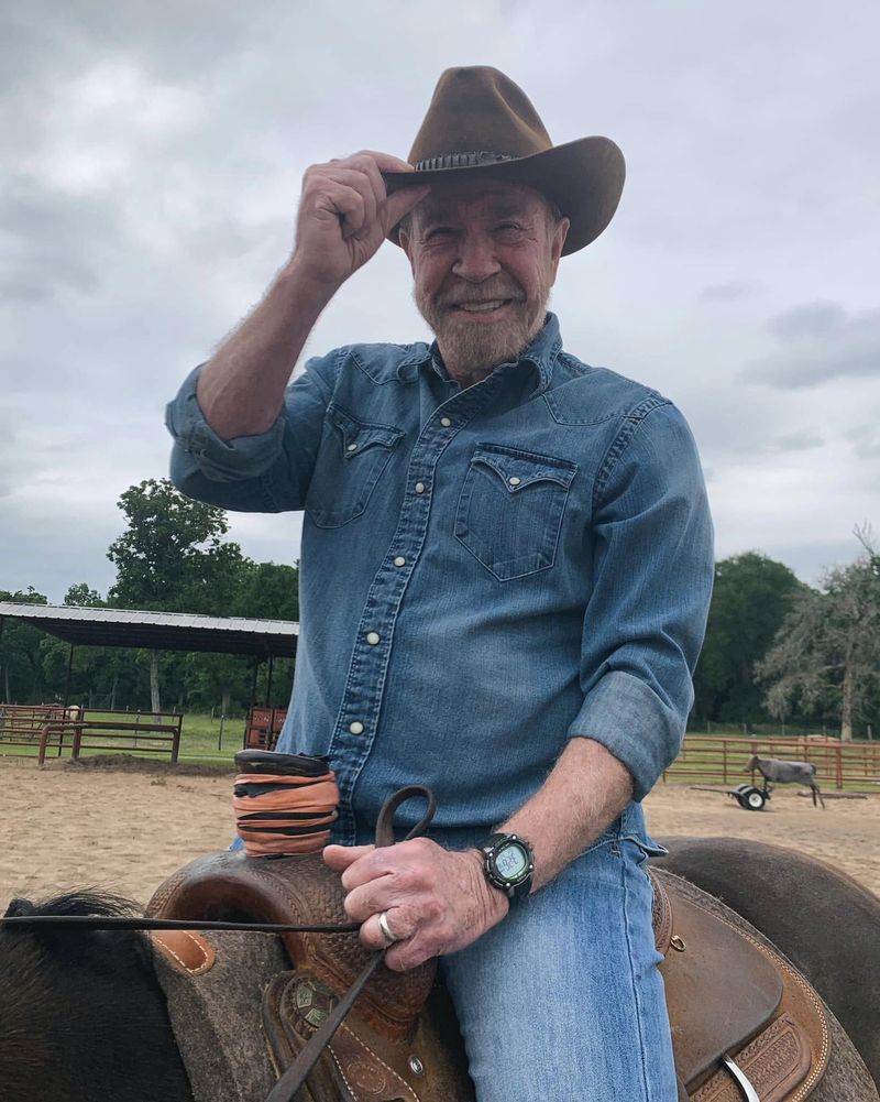 Chuck Norris a murit.