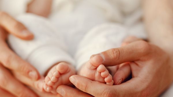 După ce a născut, copilul A FOST ABANDONAT &icirc;ntr-un mod care &icirc;ți fr&acirc;nge inima. CE AU FĂCUT părinții micuțului e de neiertat și ce pedeapsă au primit pentru fapta lor: "A fost aruncat &icirc;n..."