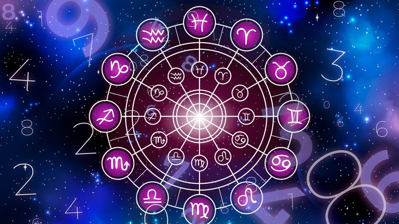HOROSCOP 26 martie 2026. Zi magică pentru trei zodii! Norocul le bate la ușă, iar acestea au șansa să se &icirc;ndrăgostească. Luna &icirc;n Rac le aduce, totodată, speranță, optimism și succes &icirc;n tot ceea ce &icirc;și propun