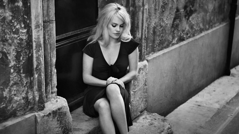 Celebra artistă pe care o admiră milioane de oameni a trăit, &icirc;n tăcere, UN ADEVĂRAT INFERN. A fost abuzată și răpită chiar de ziua ei. Povestea care iese acum la lumină și cutremură fanii: "Mi-a furat dreptul la o viață trăită fără..."