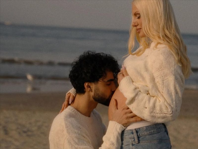 Cadoul care a emoționat-o pe Alexandra Stan. Cum a surprins-o Ștefan Oprea? 