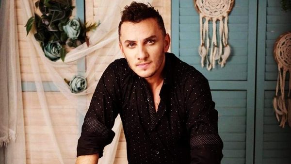 CINE AR FI CREZUT? Mihai Trăistariu renunță la Eurovision și țintește o competiție prestigioasă. &Icirc;și ia pregătirea &icirc;n serios și &icirc;nvață limba țării gazdă pentru a cuceri juriul și publicul: "Dacă prind acolo, nimic nu mă va opri să mă mut &icirc;n..."