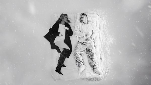 JUNO și Iuliana Beregoi au făcut echipă și au lansat piesa "&Icirc;n Lipsa Ta". NU VEI PUTEA OPRI REPLAY-UL! Juno: "Am scris-o fără nici un fel de efort, pur și simplu am auzit beat-ul și &icirc;n prima secundă am c&acirc;ntat refrenul"