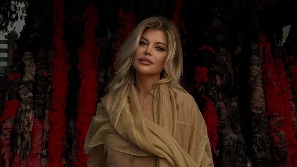 Reacțiile internauților au curs &icirc;n valuri la postarea Loredanei Groza! IPOSTAZA ȘOCANTĂ &icirc;n care s-a afișat artista &icirc;n mediul online: &bdquo;De ce trebuie sa te expui așa? Aveam alta impresie despre o așa vedeta, cu o voce de neegalat!&rdquo;