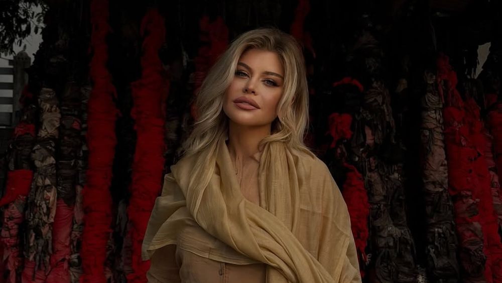 Reacțiile internauților au curs &icirc;n valuri la postarea Loredanei Groza! IPOSTAZA ȘOCANTĂ &icirc;n care s-a afișat artista &icirc;n mediul online: &bdquo;De ce trebuie sa te expui așa? Aveam alta impresie despre o așa vedeta, cu o voce de neegalat!&rdquo;