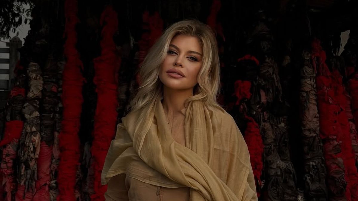 Cum s-a postat Loredana Groza &icirc;n mediul online? 