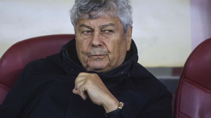 Gestul făcut de Mircea Lucescu de pe patul de spital. CE I-A CERUT fiului său i-a lăsat pe medici fără replică. Scena a rămas imprimată &icirc;n mintea tuturor celor prezenți