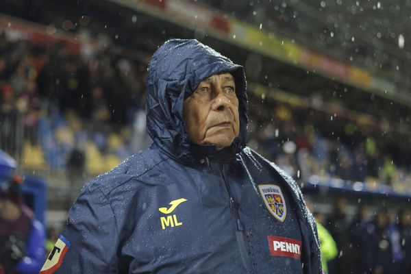 VIDEO Tribunele au tăcut, inimile au pl&acirc;ns! MOMENT DE RECULEGERE &icirc;n memoria lui Mircea Lucescu la meciul Barcelona &ndash; Atletico Madrid din sferturile Champions League 2026. &Icirc;ntreaga lume a privit GESTUL președintelui UEFA