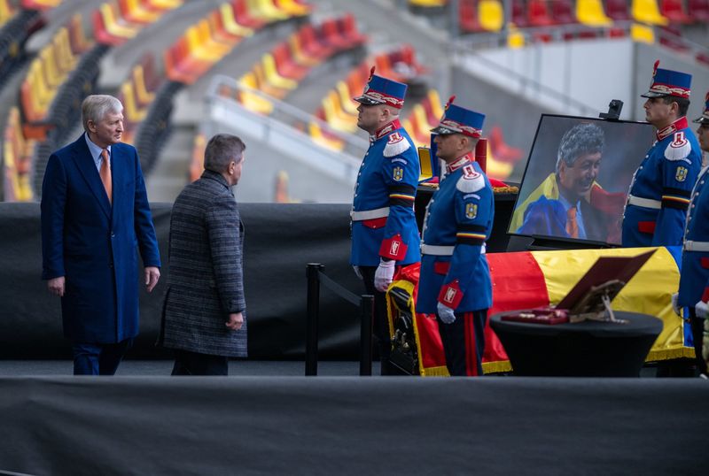 Miliardarul Rinat Ahmetov, patronul lui Șahtior Donetsk, a fost prezent joi la priveghiul lui Mircea Lucescu