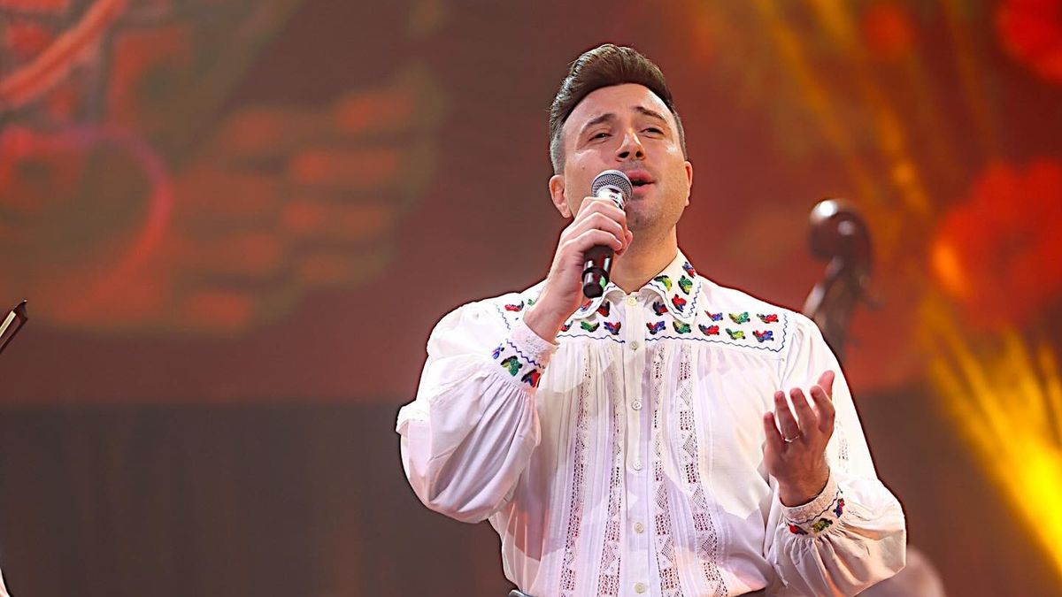 BOMBĂ &icirc;n showbiz! Cine este femeia alături de care a fost surprins Valentin Sanfira la o lună după divorț? Seamănă izbitor cu fosta soție, Codruța Filip