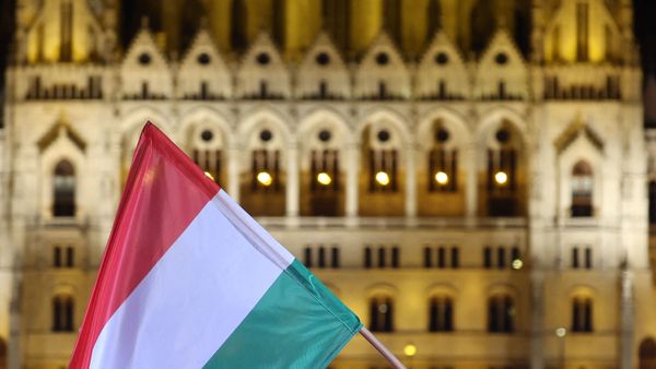 Maghiarul care a &bdquo;ARUNCAT&rdquo; internetul &icirc;n aer! Dansul VIRAL care a eclipsat urnele