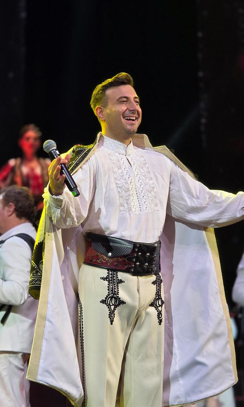 Valentin Sanfira se află în vacanță cu noua lui iubită 