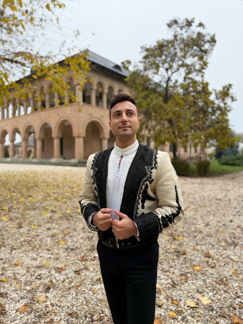 Valentin Sanfira, mesaj 