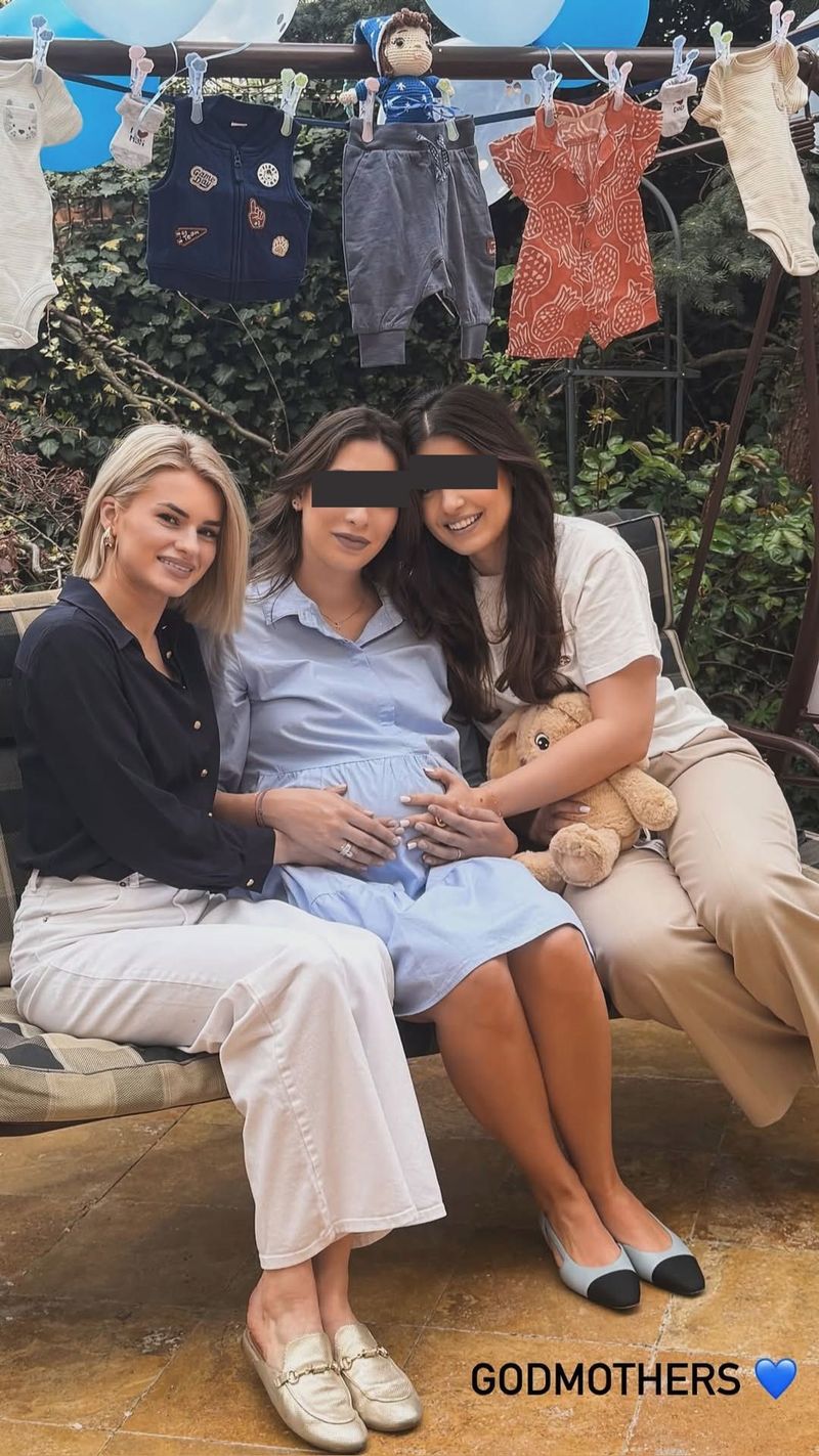 Cum s-a fotografiat Andreea Matei alături de prietenele ei? 